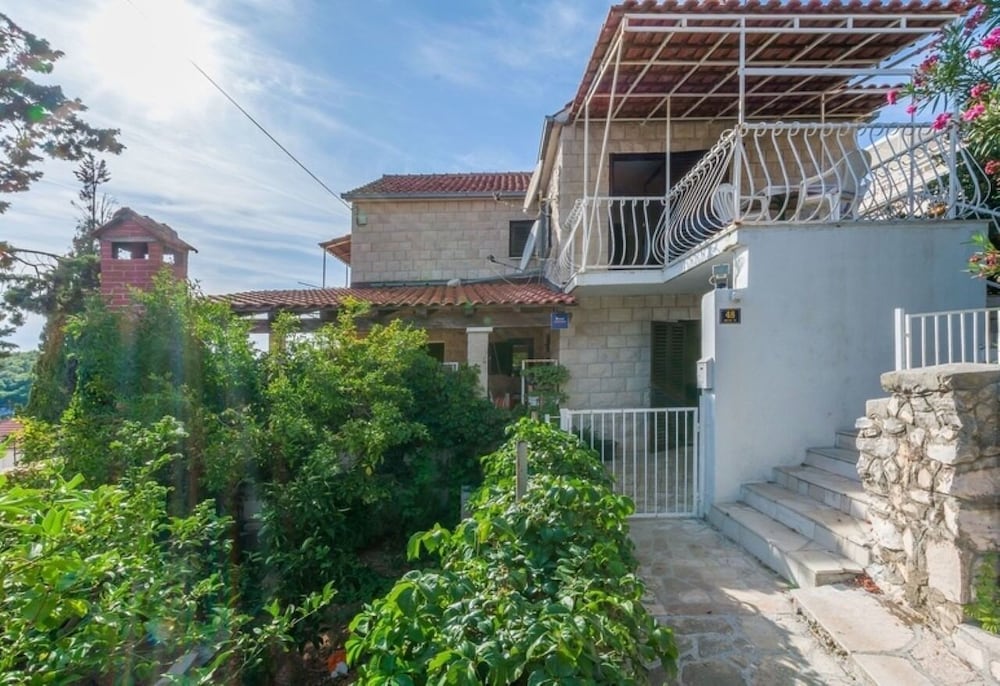 Mari - Great Location 30m From the sea - A1 Donji view 5