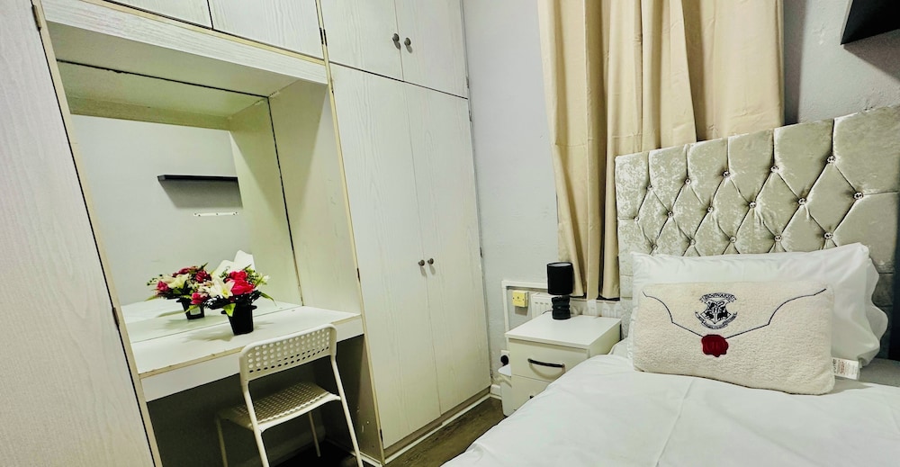 Heathrow roomzzzz B&B
