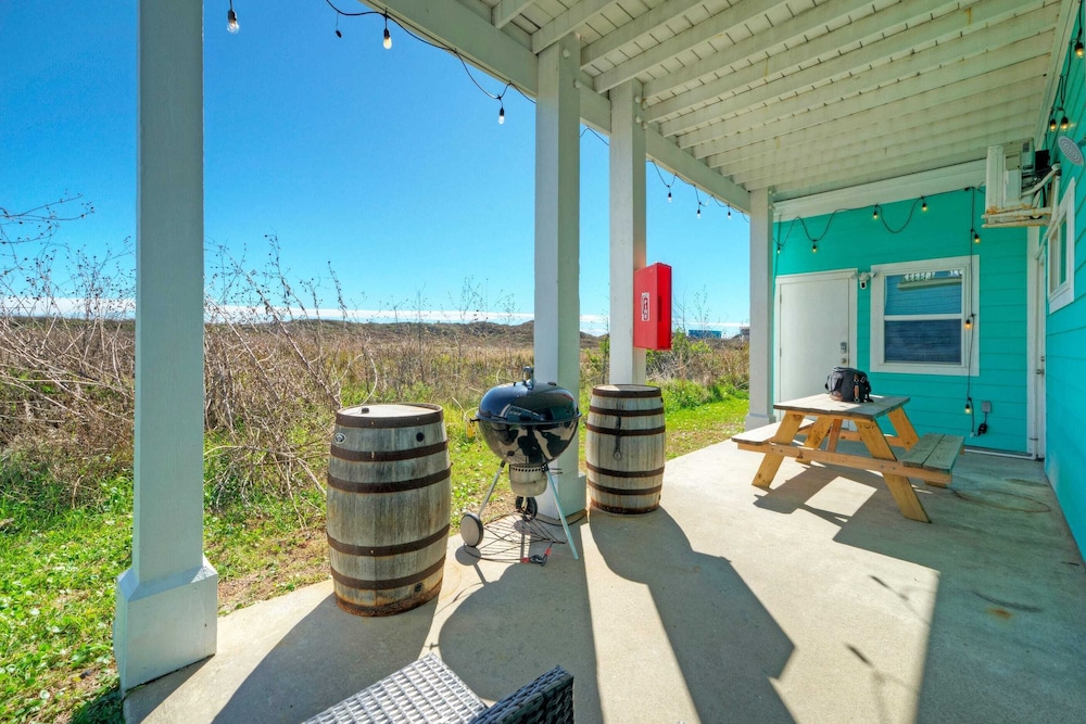 Coastal Soiree Ocean Views, Game Room, & Steps From Port Aransas Beaches