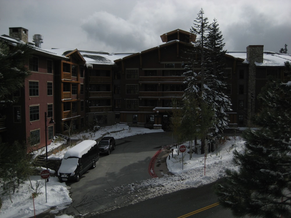 Val d'Isere by Mammoth Reservation Bureau
