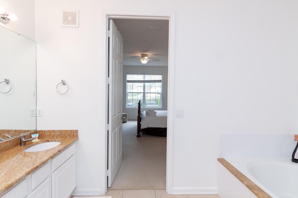 3 Bed 3 BA 5min Universal Spacious 1823ft