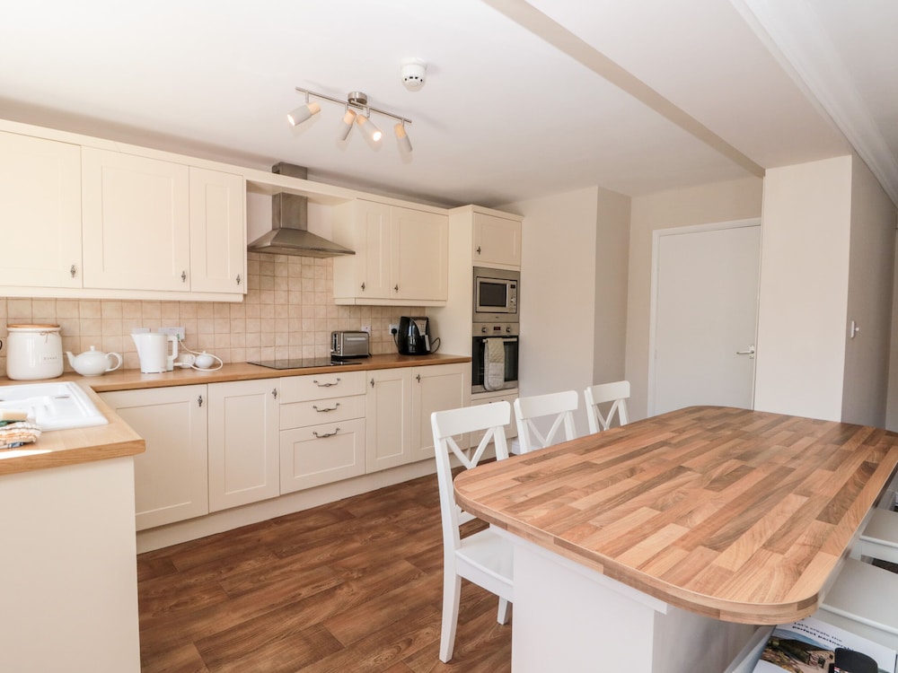 Highcliffe Cottage