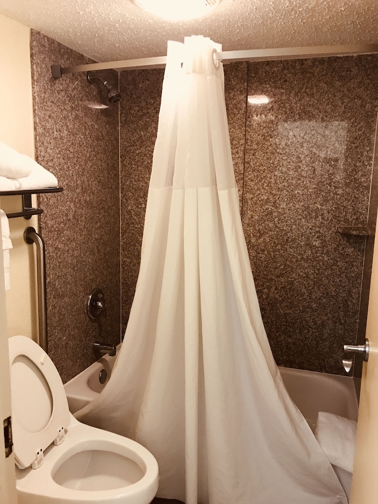 Statesboro Vacations - Quality Inn  Suites Conference Center Statesboro Historic District - Property Image 16