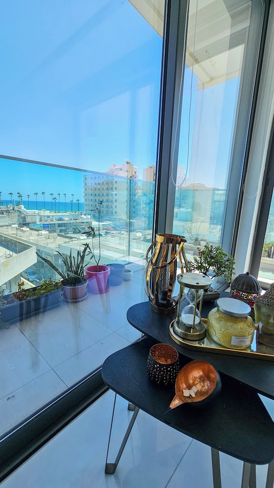 Seaview Business Hub Apartment