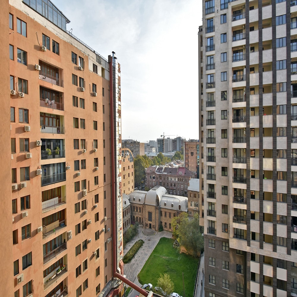 2-bedroom Luxury apartment in the center of Yerevan by Sweet Home