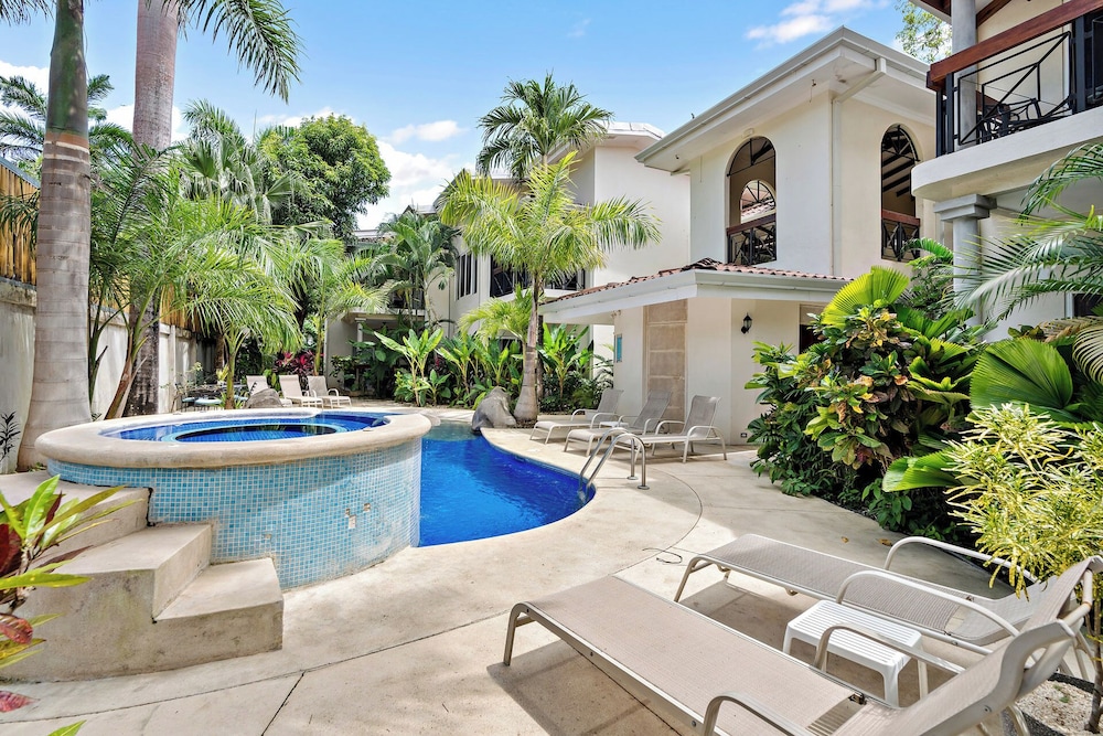 1-BD Near Beach, Great for Digital Nomads