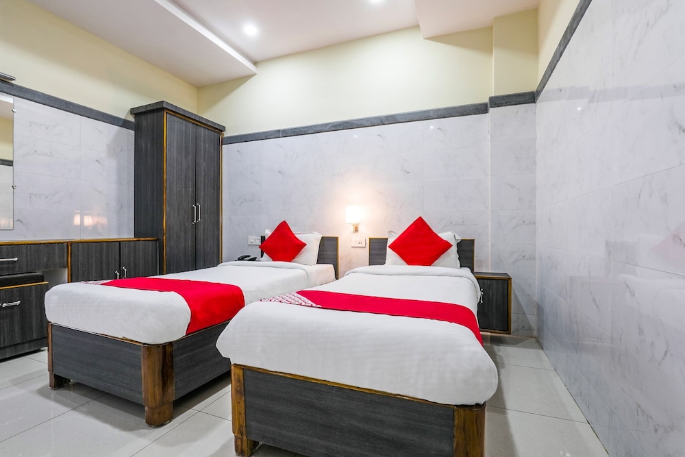 OYO Flagship 9352 Hotel SRC Grand