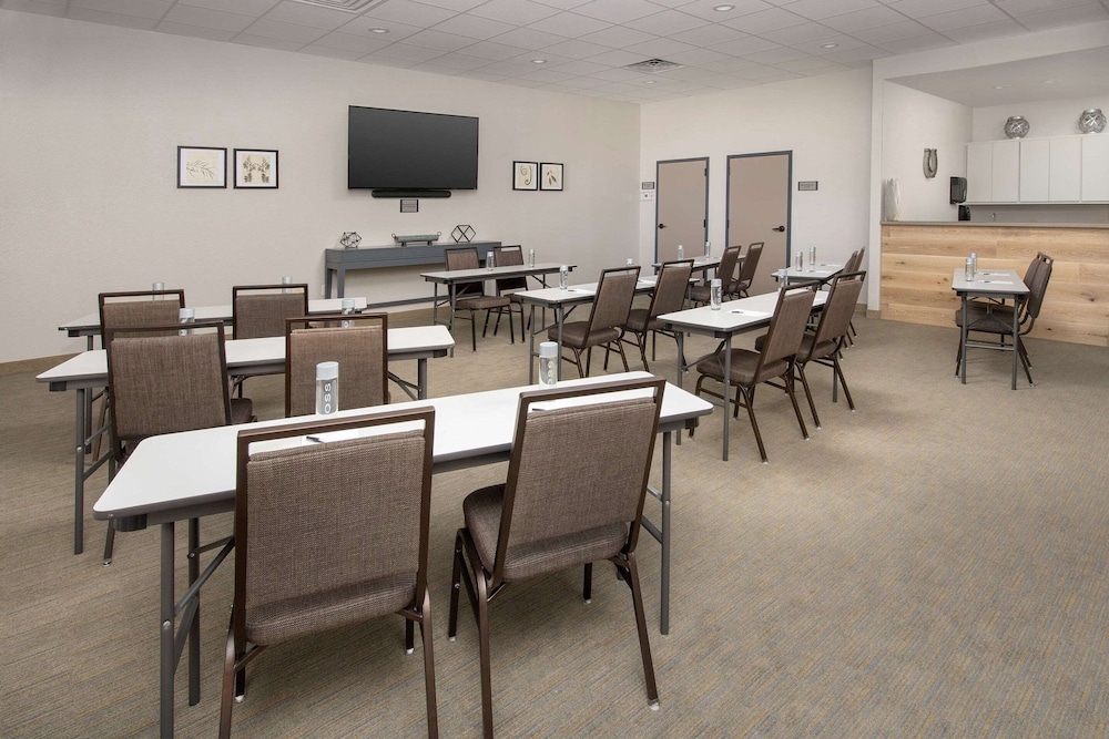 Country Inn Suites by Radisson, Houston Intercontinental Airport East, TX - Property Image 4