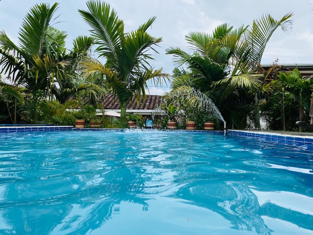 hostal hilltop salento