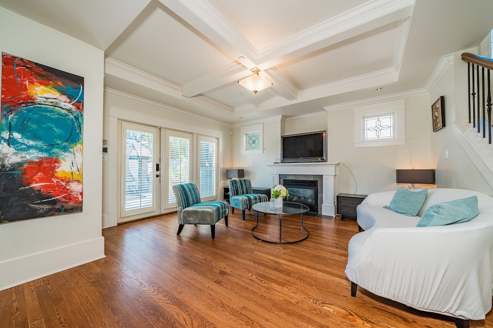 Elegant & Cozy Escape West Vancouver