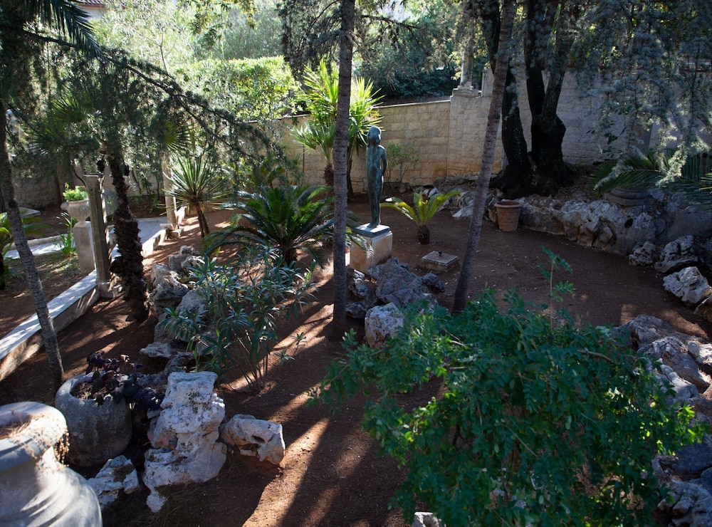 Villa Nada - Unique and Artistic