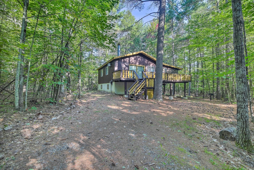Cozy Adirondacks Cabin: Walk to Lake Eaton! view 5