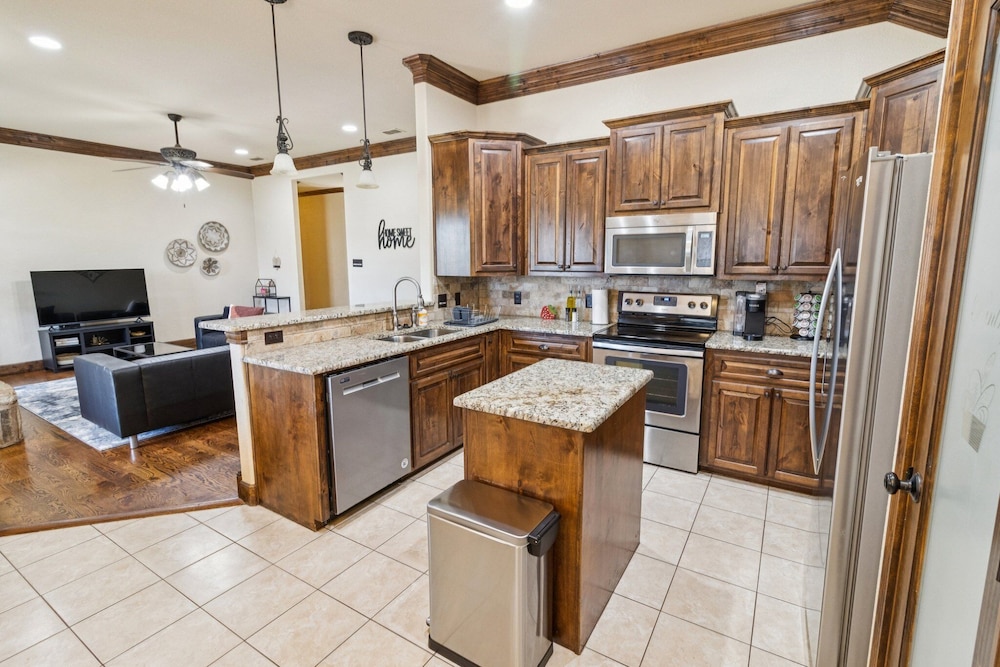 Gorgeous 4br Dakota Springs Home 3 Bedroom Home