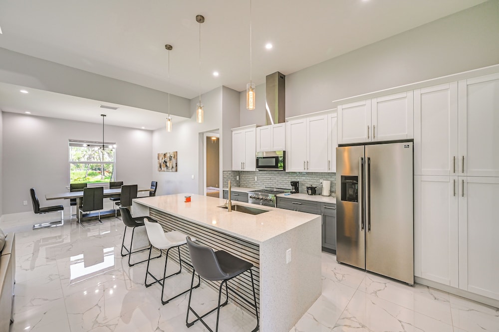 Pets Welcome - Home on 2.5 Acres in Naples!