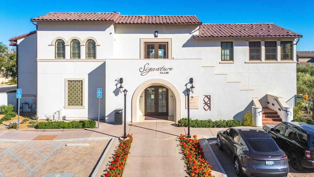 PGA Signature Lux Estate