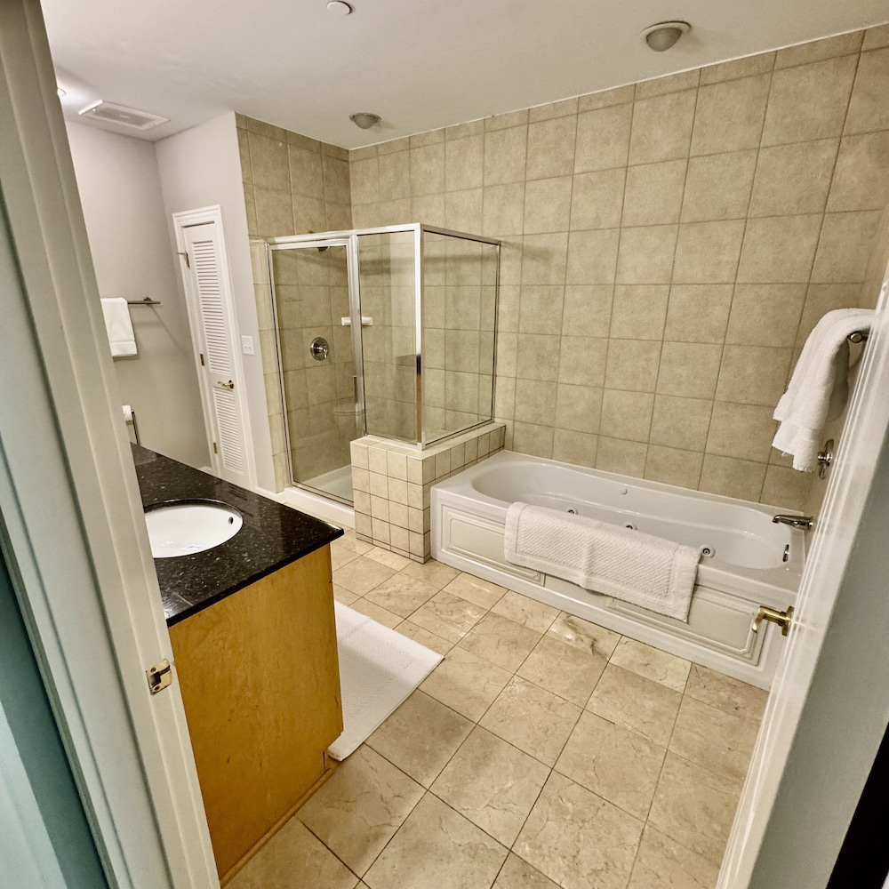 Oceanview Condo With Amenities, 703 Royale Palms 2 Bedroom Condo