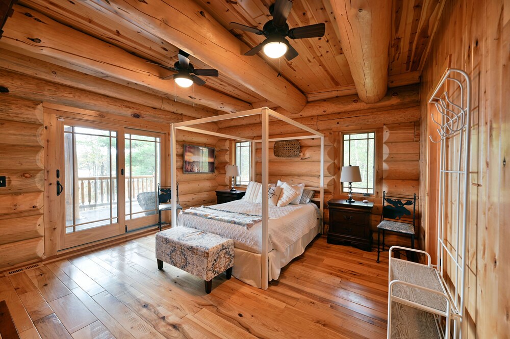Osprey Lake Cabin 4 Bedroom Home by RedAwning