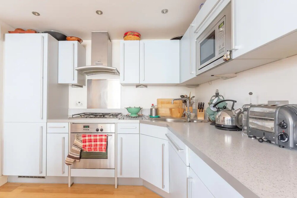 Spacious 2 Bedroom Apartment in Converted Warehouse in Brixton