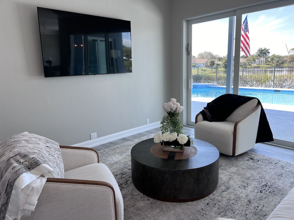 Fall In Naples - Game Room Pvt Pool Hot Tub Impeccable Decor 3 Bedroom Home