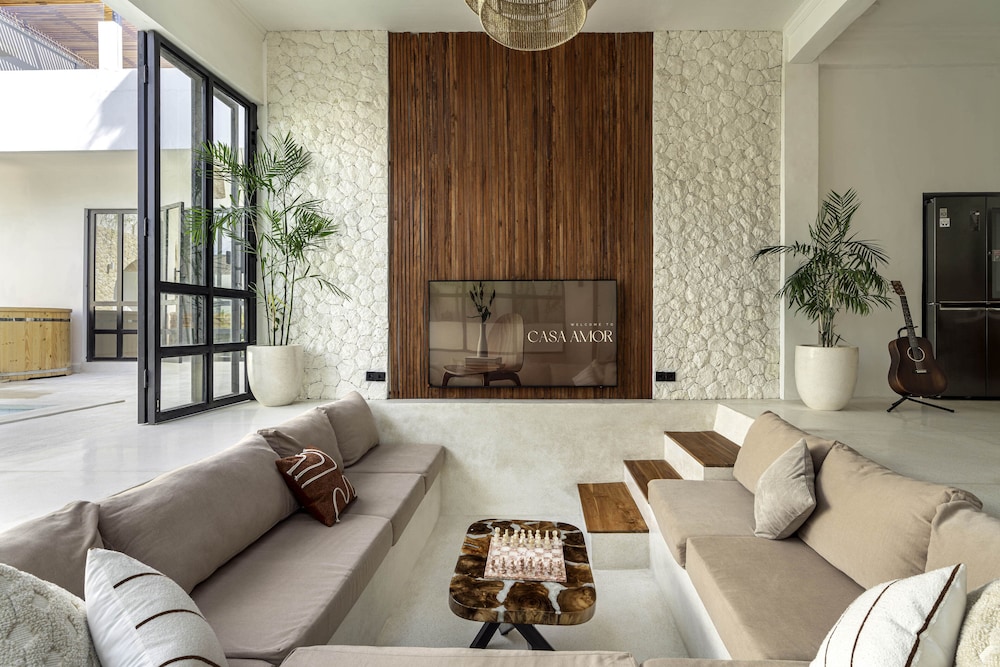 Casa Amor by GORO