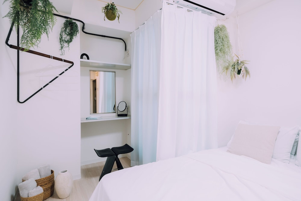 Minimalist Loft 702
