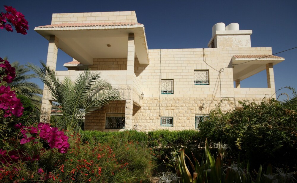 Auberg-Inn Guesthouse