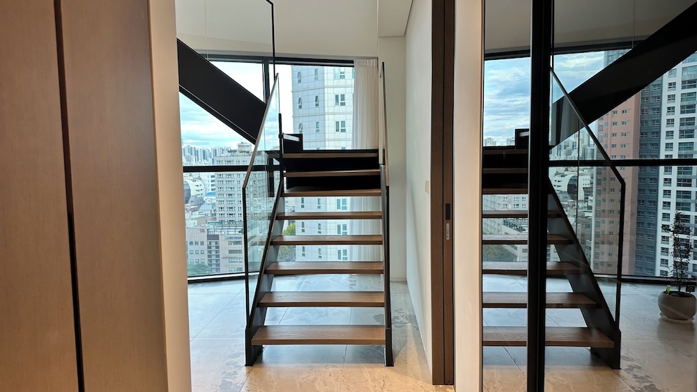 Caelum Black Gangnam Luxury Apt