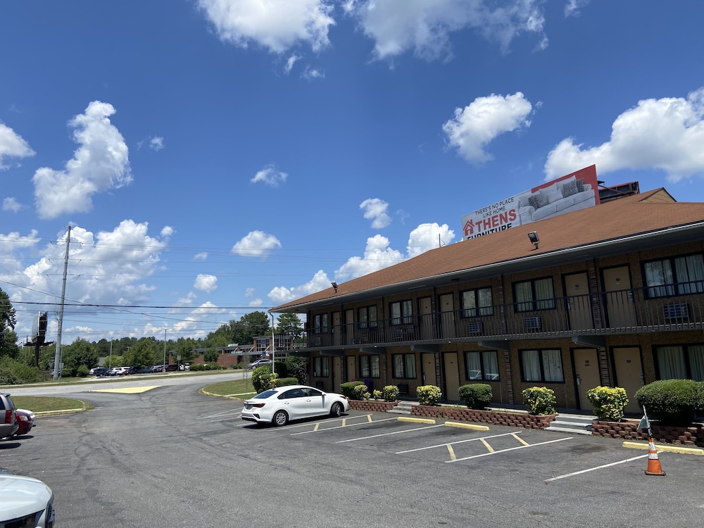 Athens Vacations - Inn Between The Hedges - Property Image 6