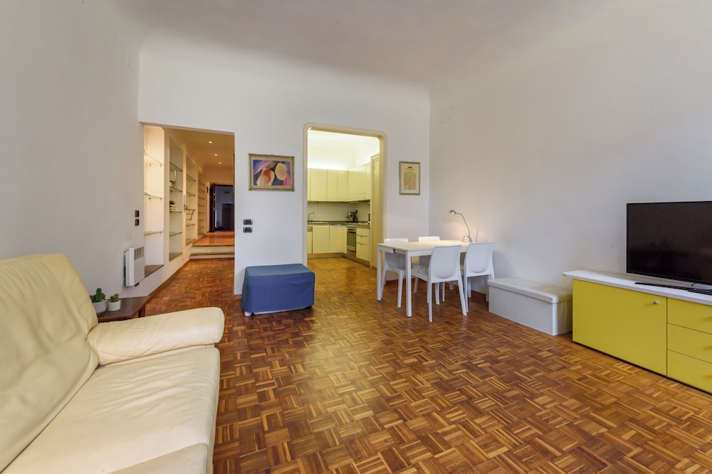 Montebello Place by Mmega