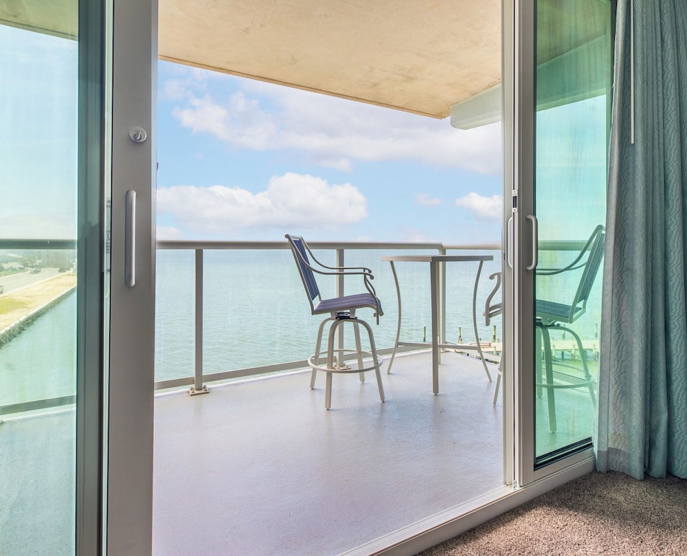 Bay Club Resort by Coolvacay