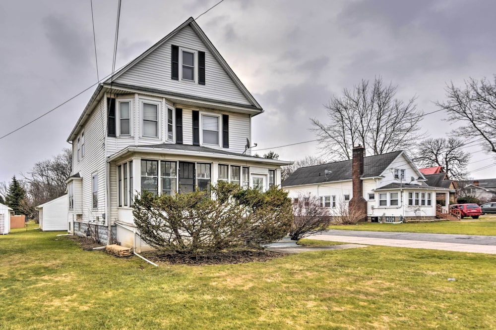 Buffalo Vacation Rental w/ Screened Porch view 4