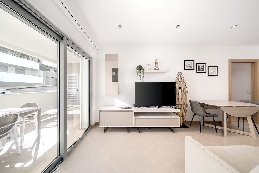 Lagos Modern 2 With Pool by Homing
