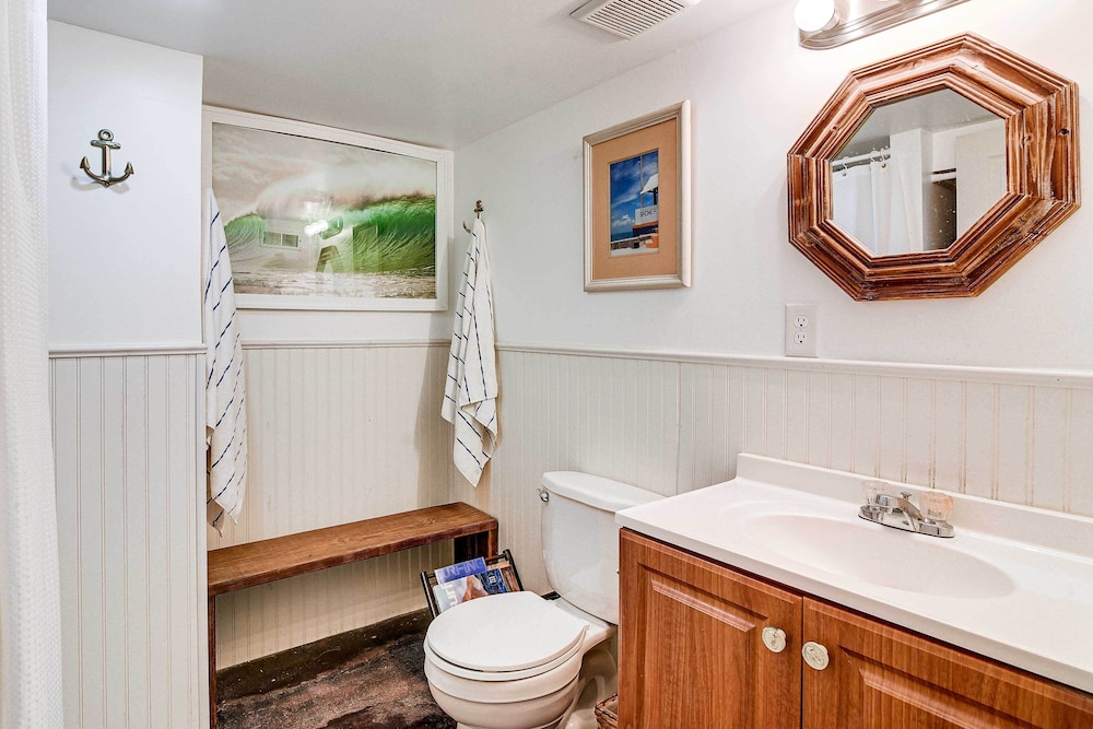 Walk to Beach: Galveston Home w/ Fenced Yard!