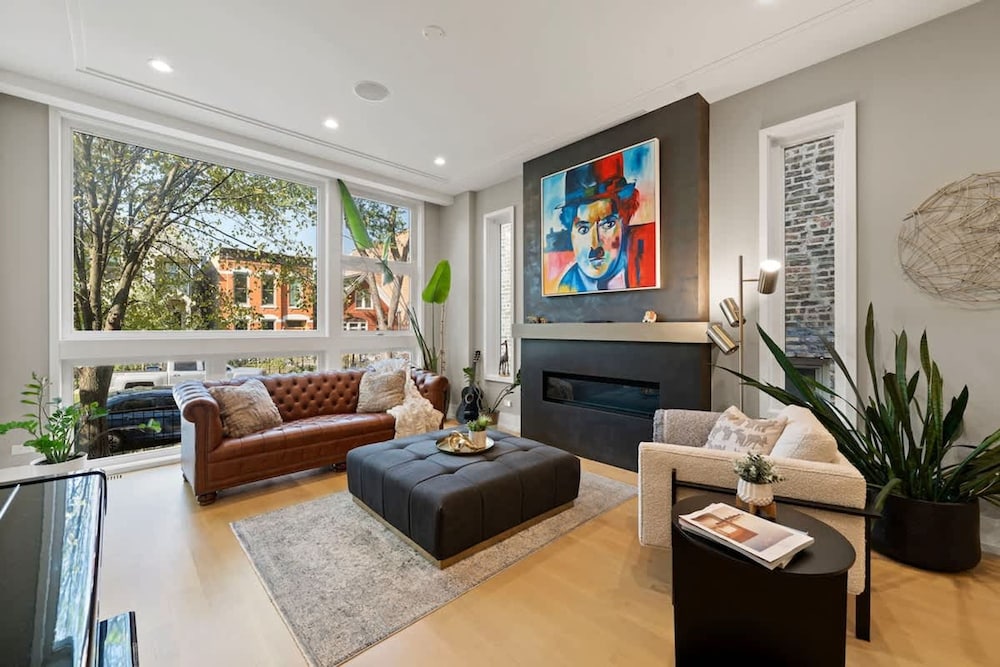 Stunning 5BR Home With 2 Rooftops Sauna Hot Tub