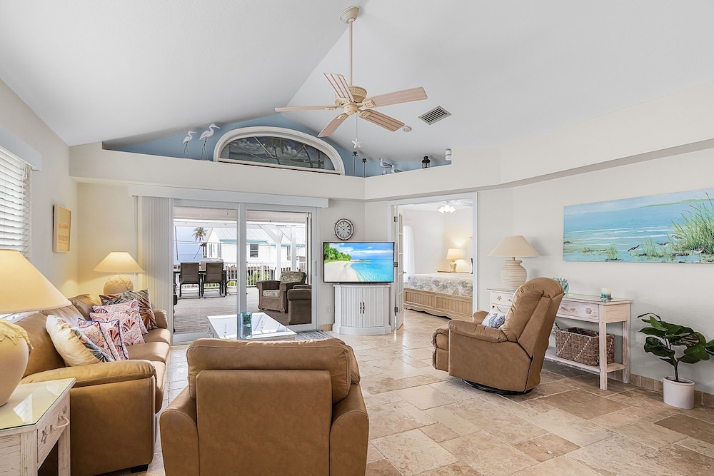 5550 Palmetto Paradise: 3br W/ Gulf Views, Heated Pool 3 Bedroom Home