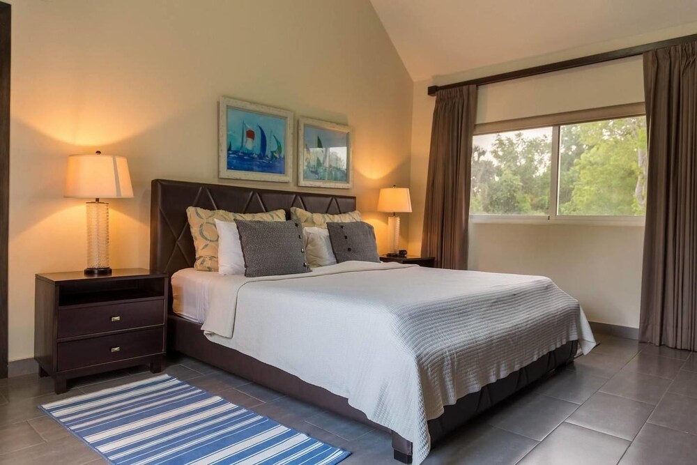 Villa Equipped With an Infinity Edged Pool in Gated Community view 2