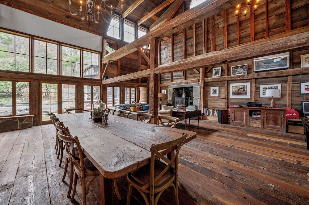 Renovated Grand Woodstock Barn