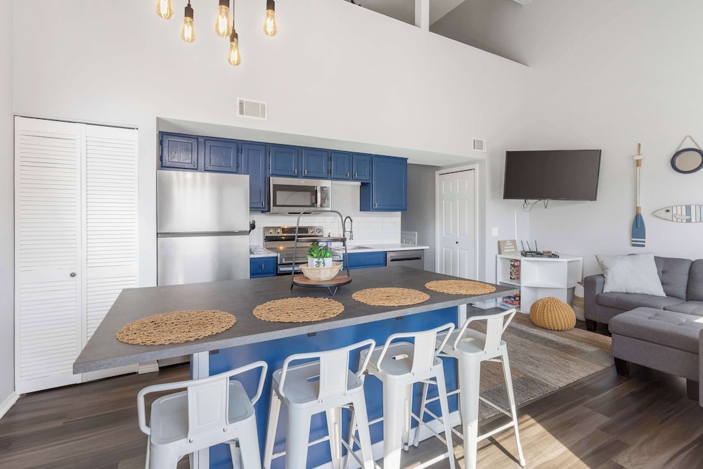 The Lazy Loft Stay for 4!