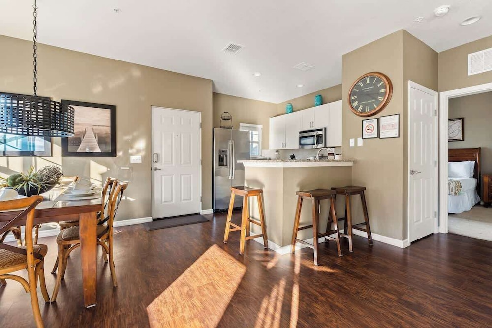 Welcoming 4 BR Sleeps 10 Guests