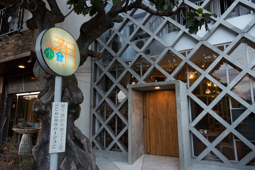 Orange Moon Inn
