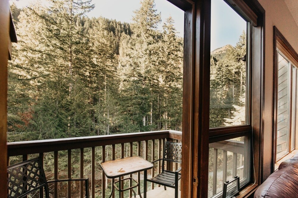 Glacier Mt Baker Lodging