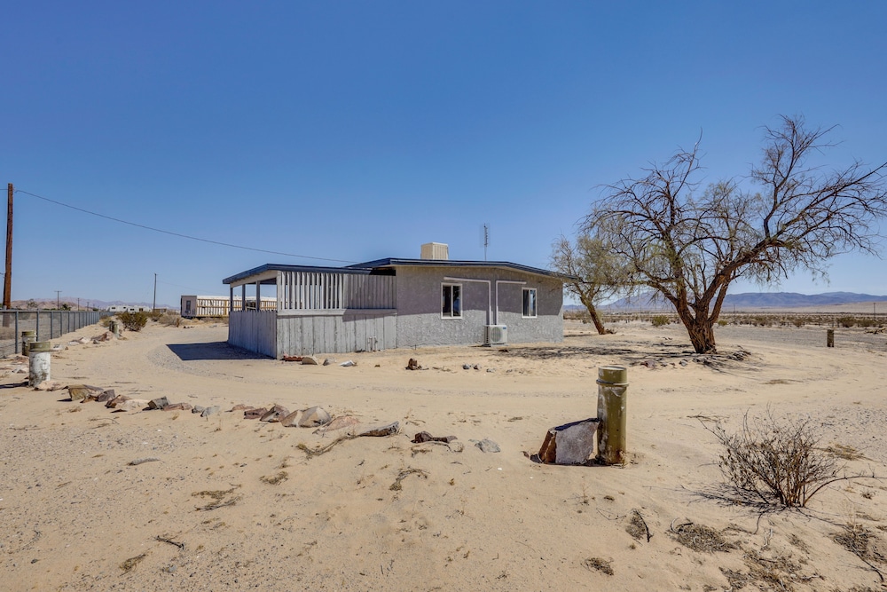 9 Mi to Joshua Tree NP: Secluded Desert Home!