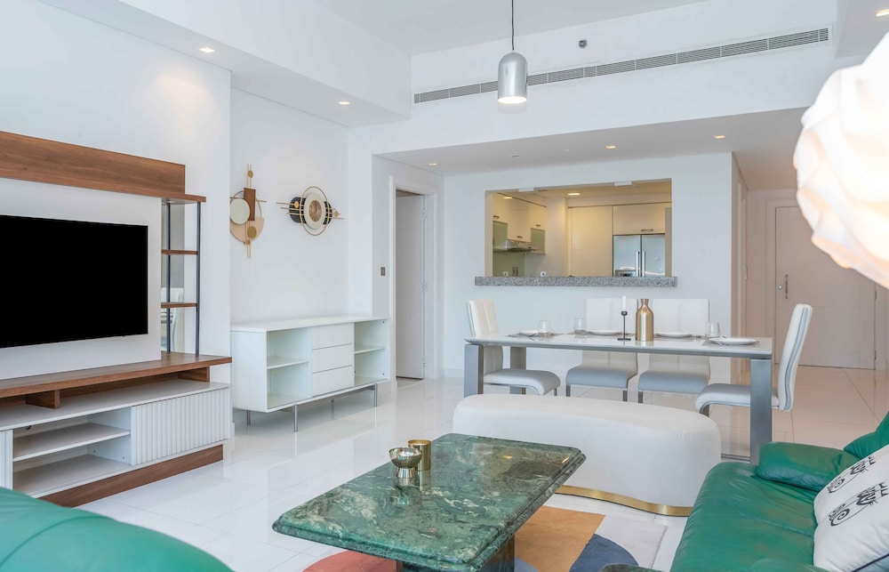 Spacious 2BR Marina Residence 4