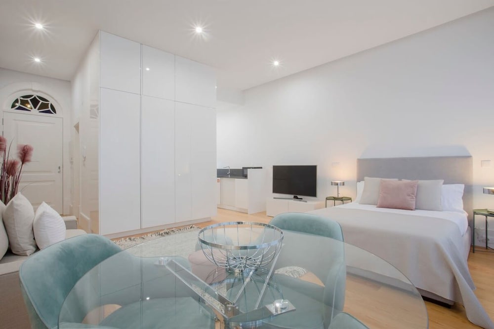 Liiiving in Porto Downtown Luxury Apartment 1R view 3