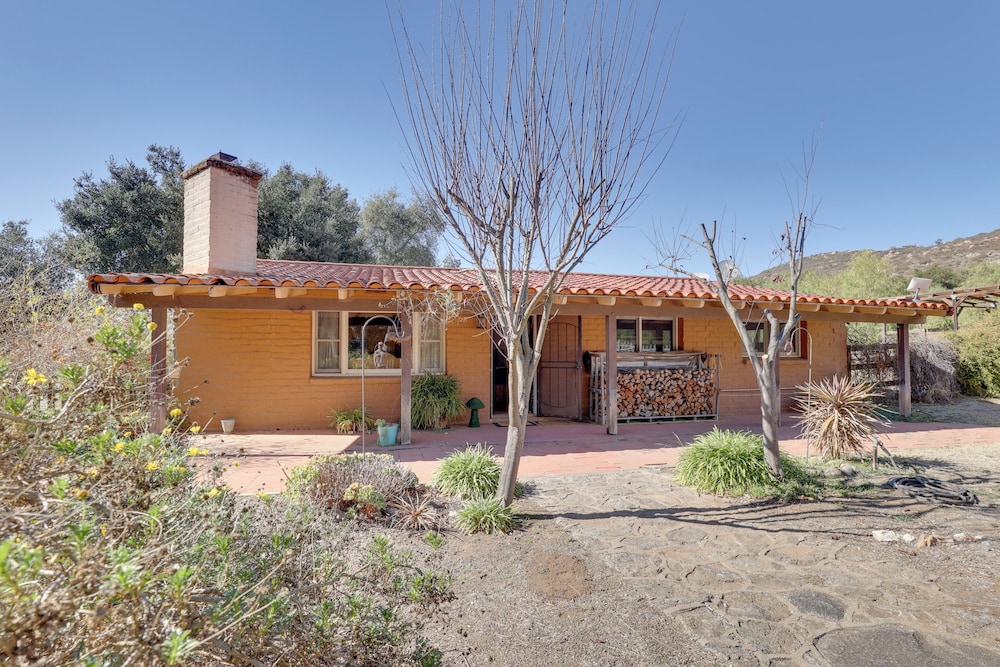4 Mi to Lake Wohlford: Cabin in Escondido