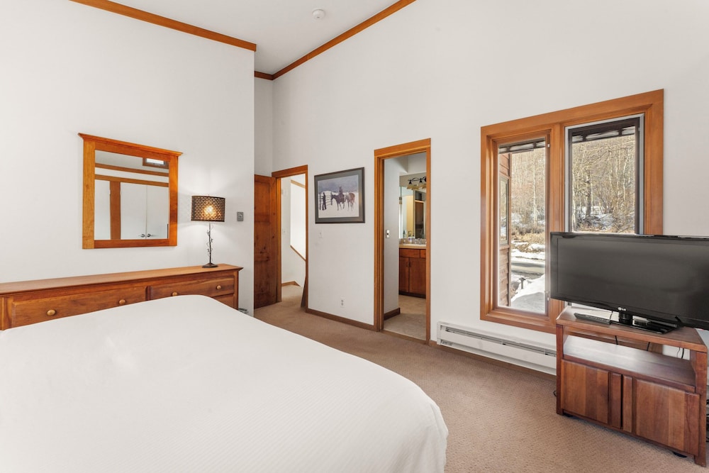Tennis Townhome #1321 : 2