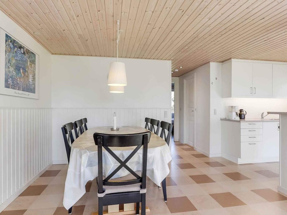 5 Star Holiday Home in Humble
