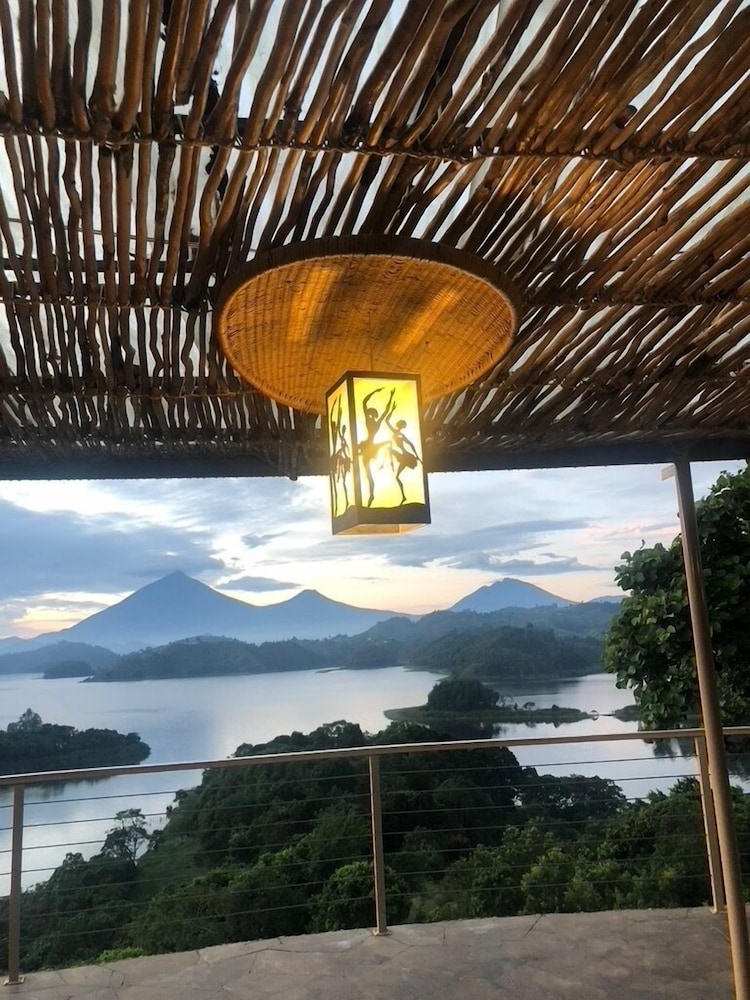 NDERE ECHIFUUHA RESORT