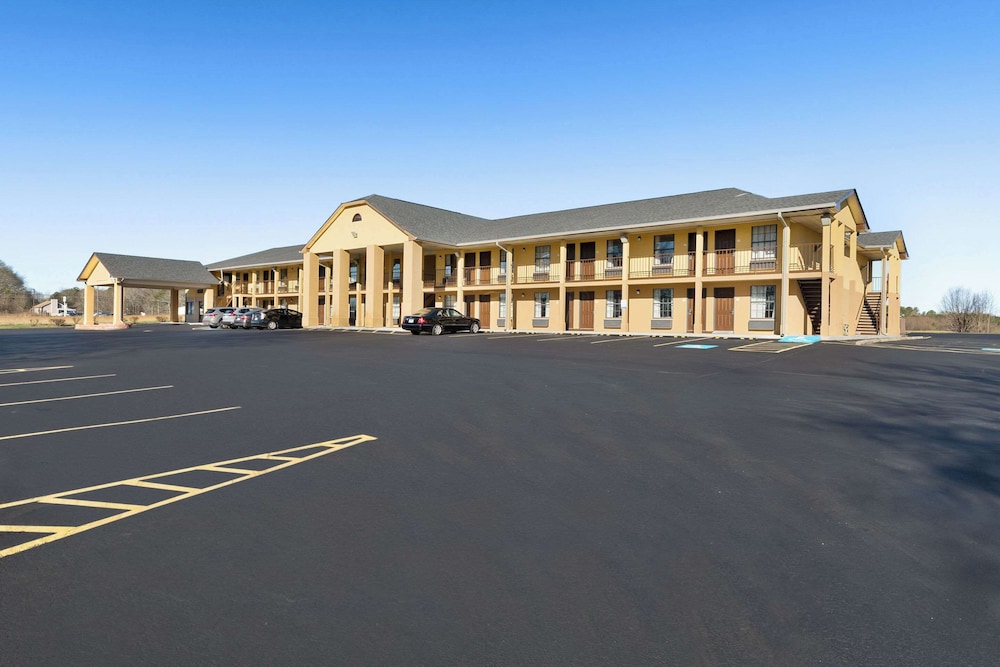 Monroe Vacations - Quality Inn - Property Image 21