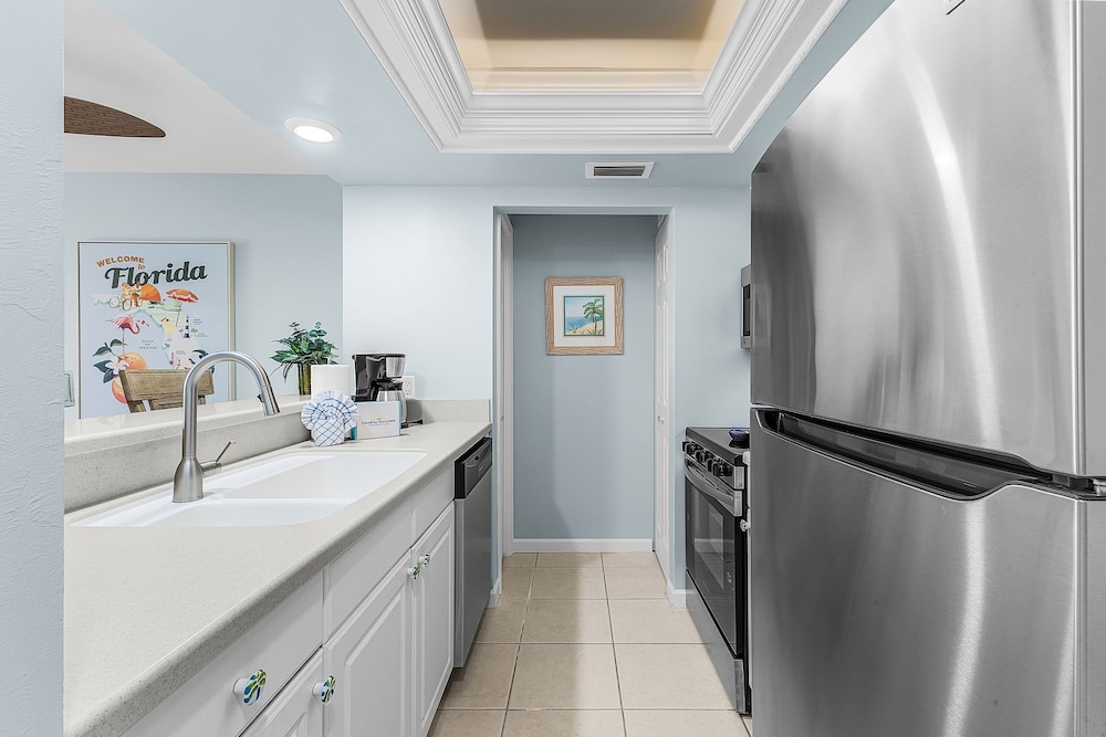 Estero Island Yacht & Racquet Club 224 1 Bedroom Condo